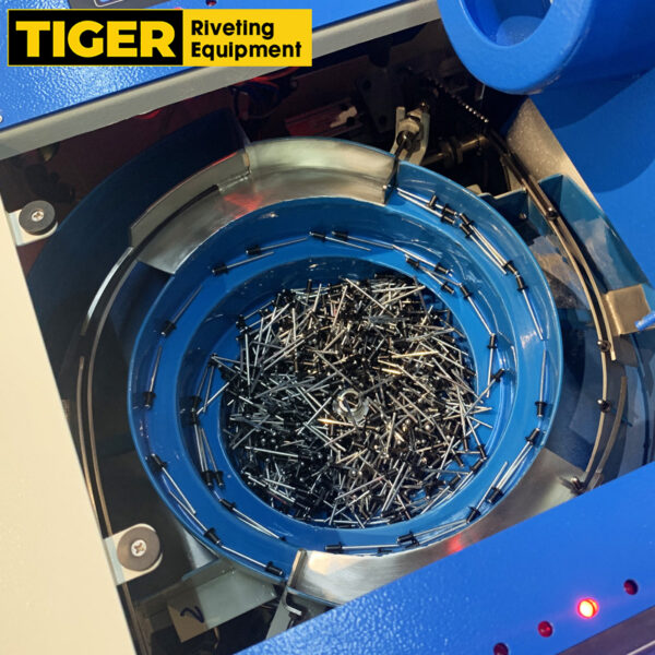 Auto Feed Blind Riveter TIGER Pneumatic Auto Feed Blind Rivet Gun Tool Riveter